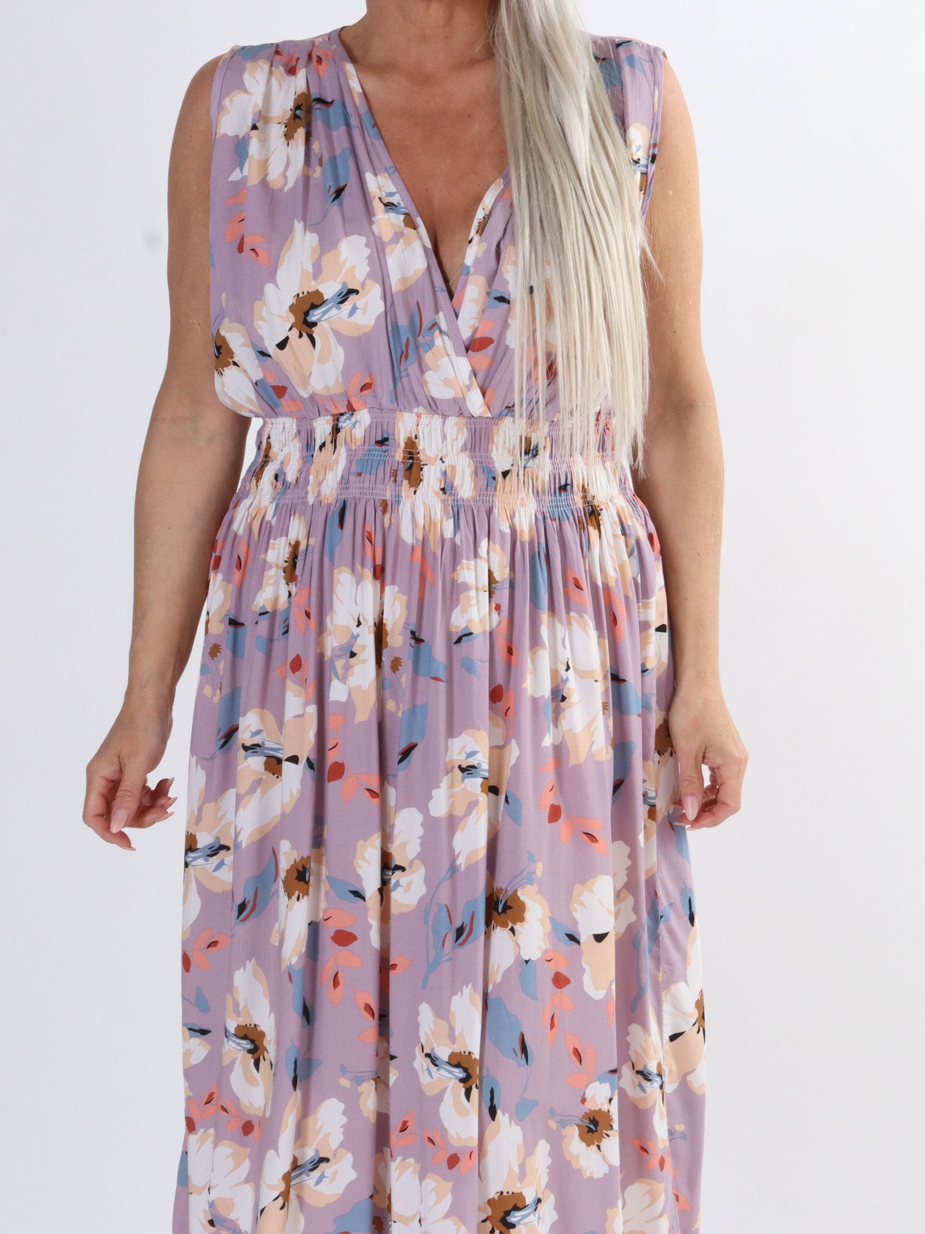 Izzy - Sød plus size sommerkjole i bomuld med elastik i taljen